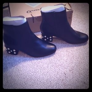 Brand New Comfortview Black Booties w/ Pearl Decor